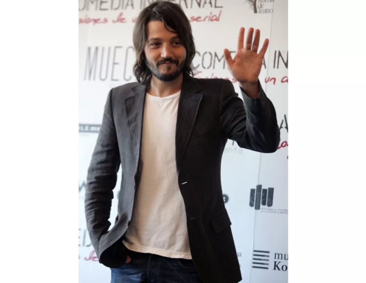 El actor mexicano hará mancuerna nuevamente con Malkovich.