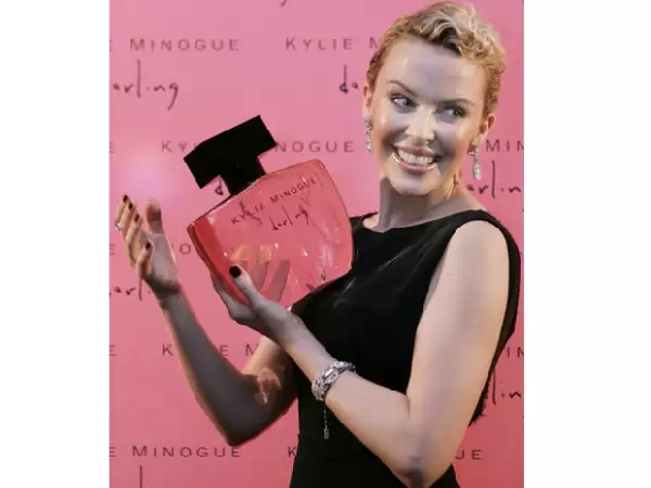 Minogue en la presentación de su perfume Darling.