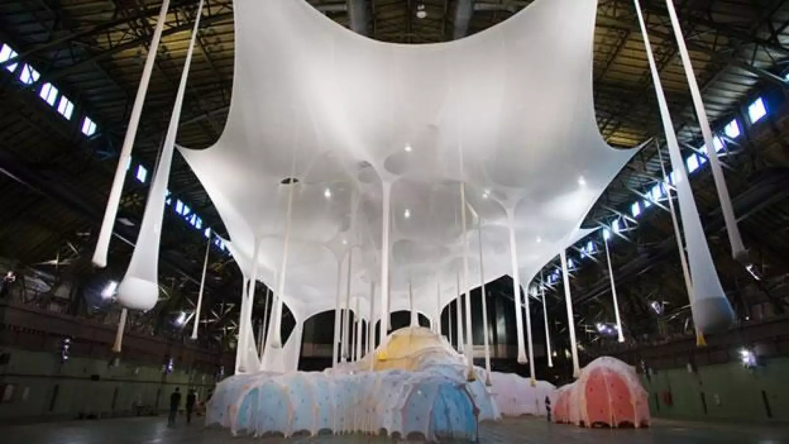 El mundo sensorial del brasileño Ernesto Neto