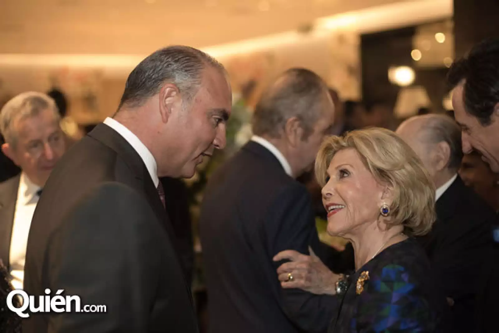 José Calzada,Teresa Bailléres