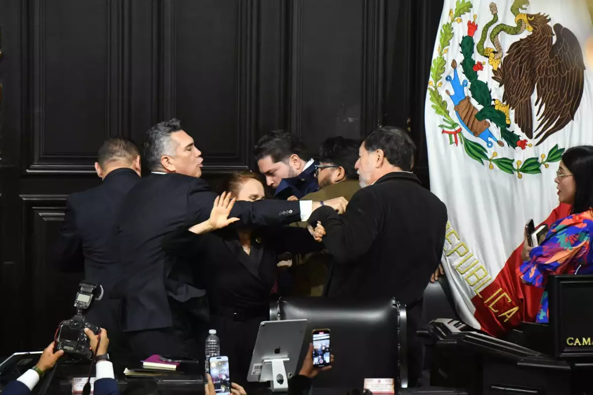Bronca Noroña y Alejandro Moreno
