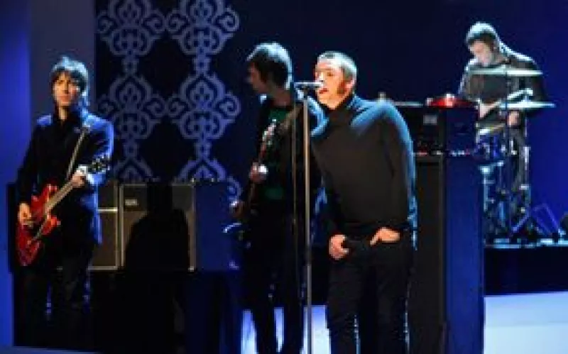 Debido a que el grupo actuó en 1997 en EU en un acto favorable a la liberación del Tíbet, las autoridades no autorizaron los espectáculos y los consideraron 'inadecuados'.