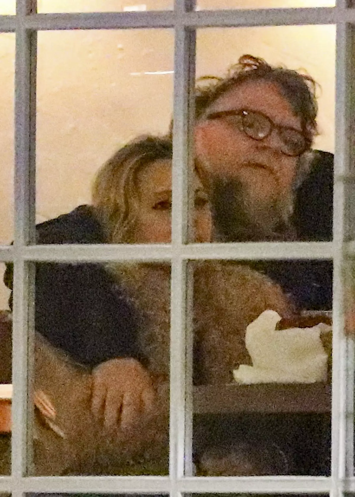 Guillermo del Toro junto a su esposa Kim Morgan.