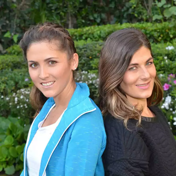 Fernanda Rendón y Michelle Romay. Las organizadoras