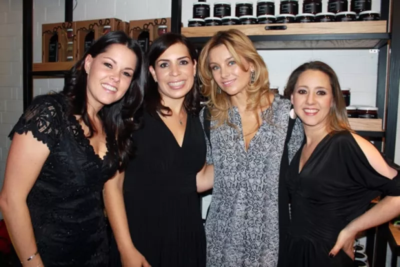 "Amores y Sabores" es la nueva tienda de productos orgánicos que la mayor de las hermanas Paleta abrió al sur de la ciudad.