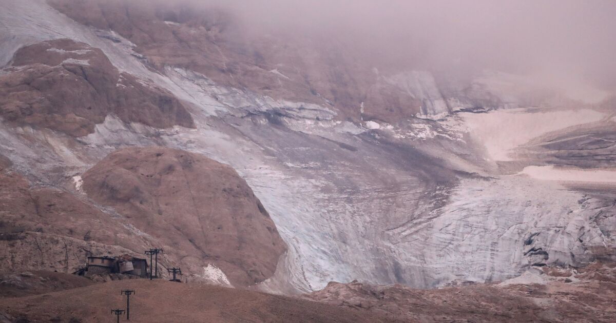 The calving of a glacier in the Italian Alps leaves at least 6 dead The calving of a glacier in the Italian Alps leaves at least 6 dead