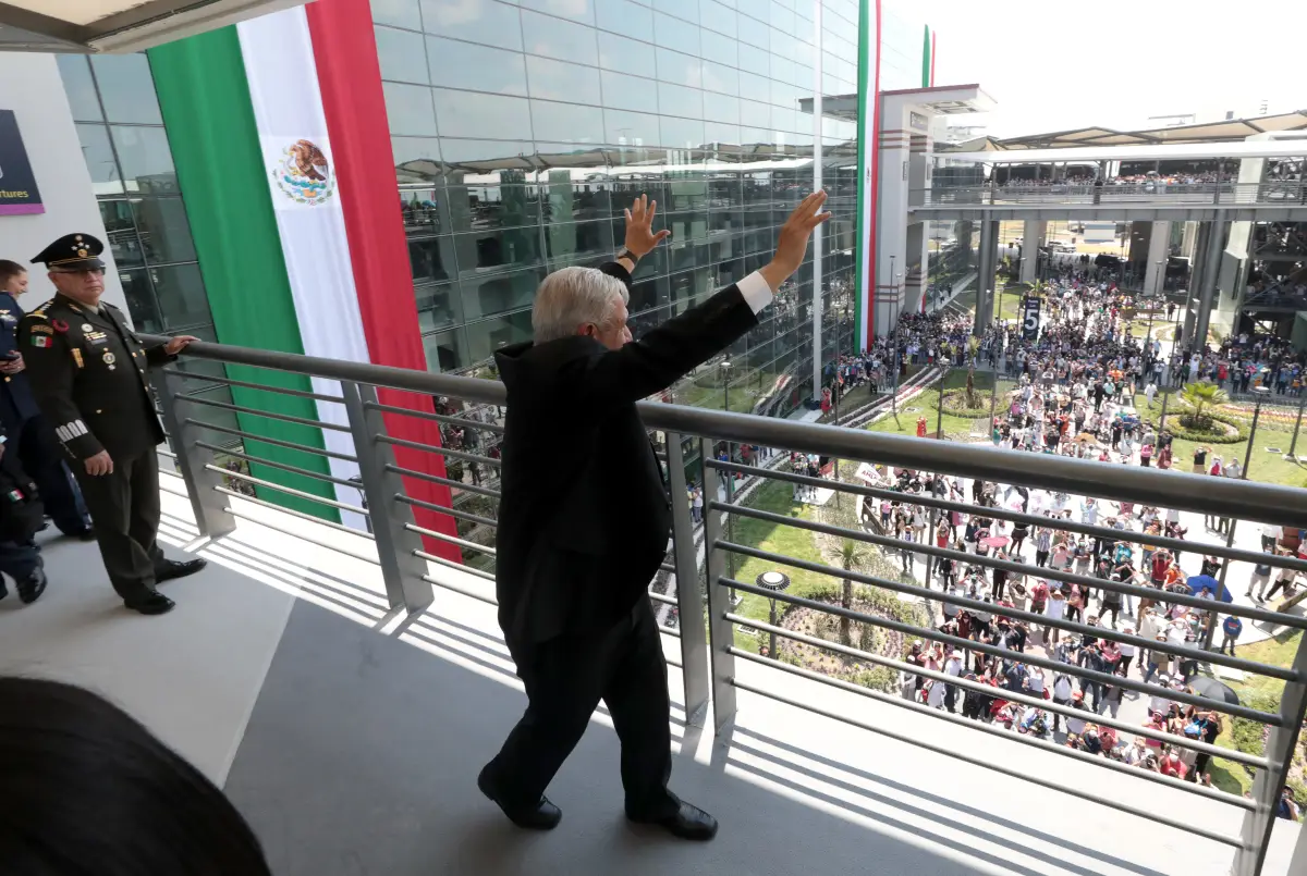Amlo en el inicio de operaciones AIFA