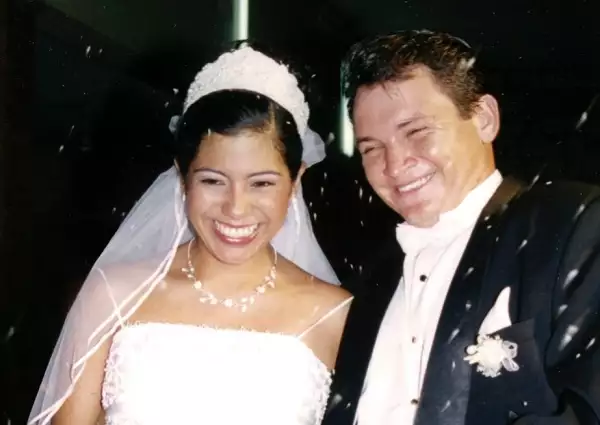 Mi esposa @wendymendeznaal y un servidor celebramos nuestras bodas de plata en ceremonia oficiad.jpg