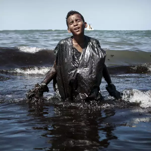 BRAZIL-ENVIRONMENT-POLLUTION-OIL-BEACH