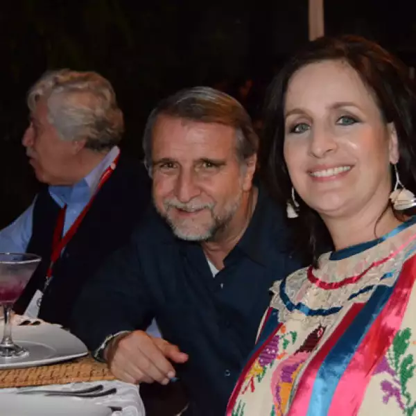 Jorge Levy y la actriz Pilar Ixquic Mata.