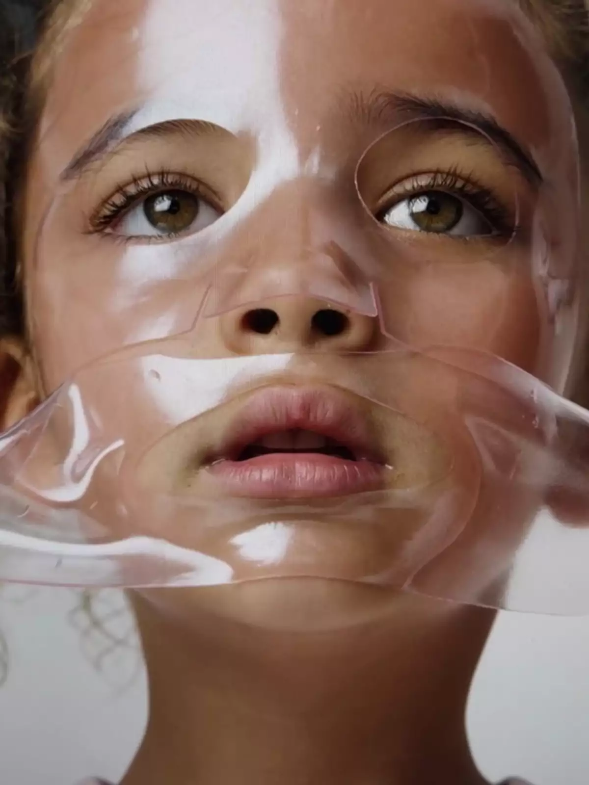 shay-mitchell-linea-skincare-niños