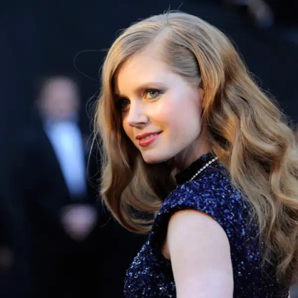 La actriz Amy Adams trabajó de mesera en la cadena de restaurantes Hooters para pagarse su carrera. Ha sido nominada a un Globo de Oro y un Oscar.