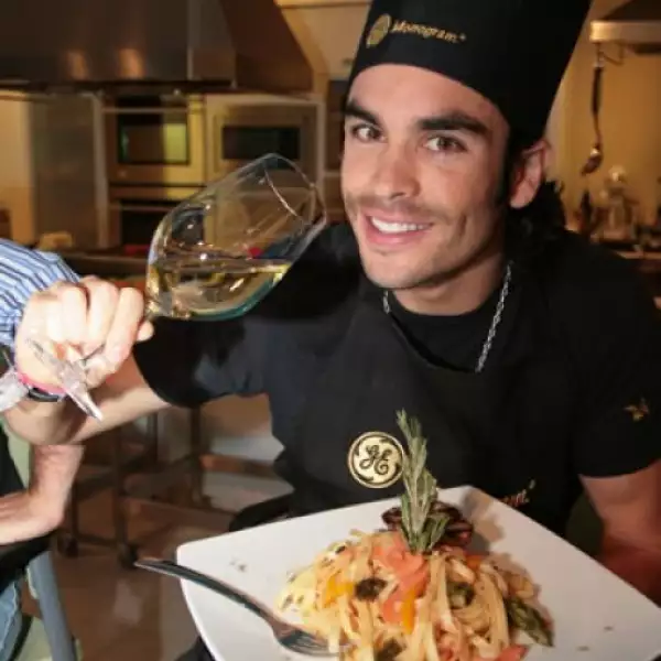 Para maridar, emplearon un buen vino blanco espumoso.