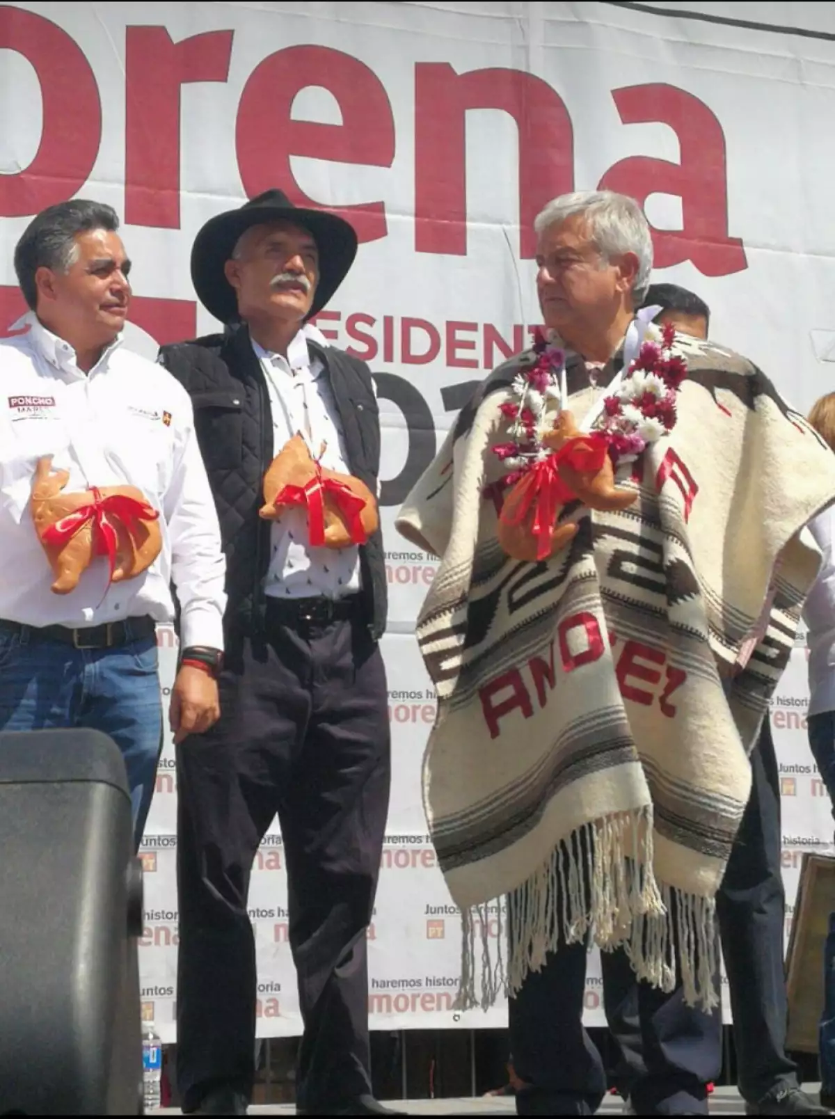Junto a Mireles