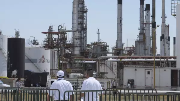 Importación crudo ligero Pemex refinerías