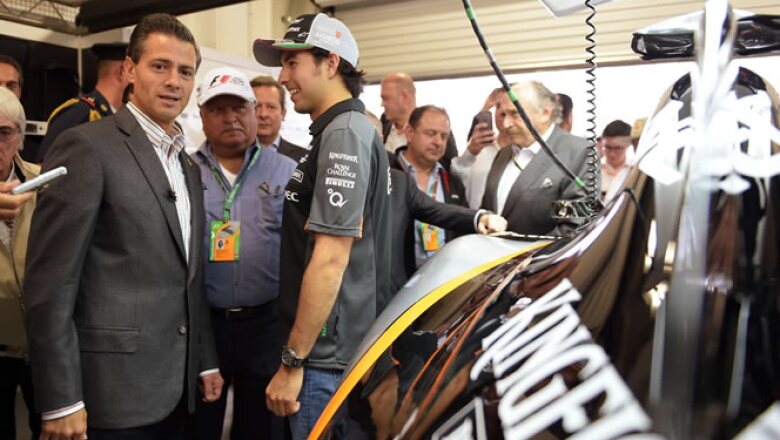 Peña Nieto saludó a Sergio "Checo" Pérez, el piloto mexicano de Force India.