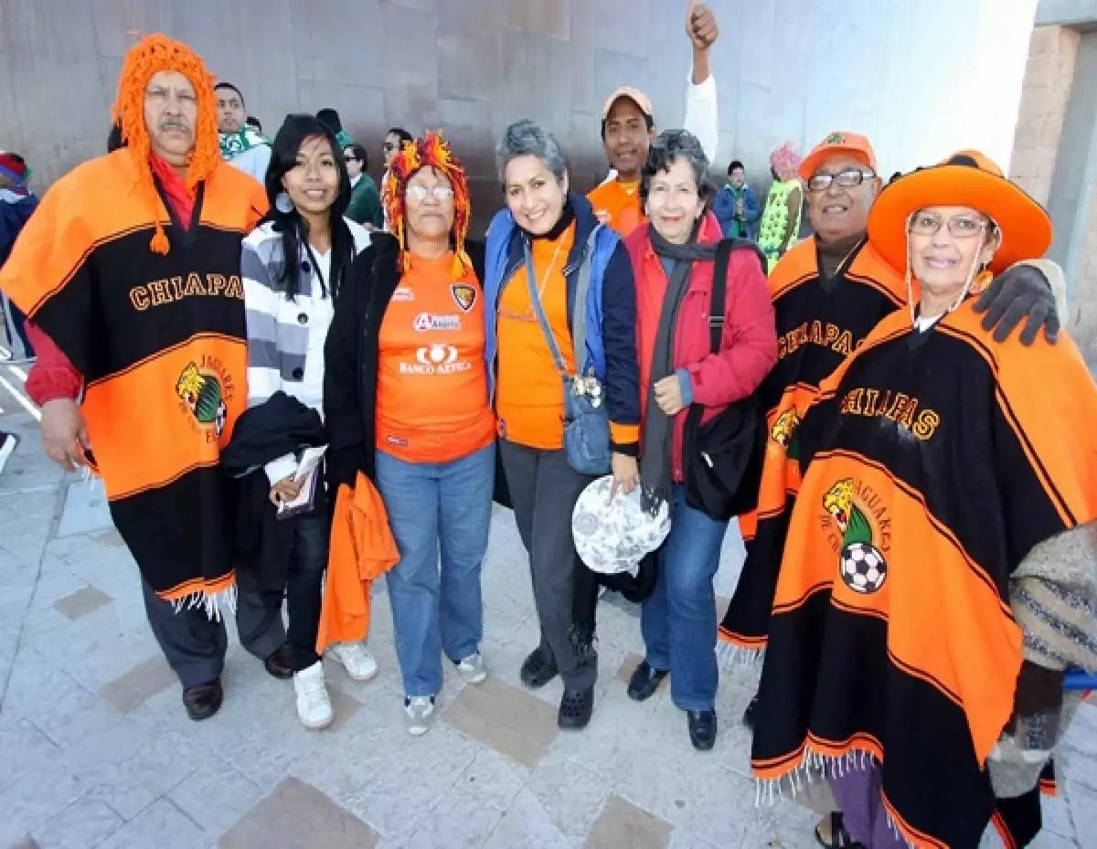 Irina Shayk abrió el desfile.