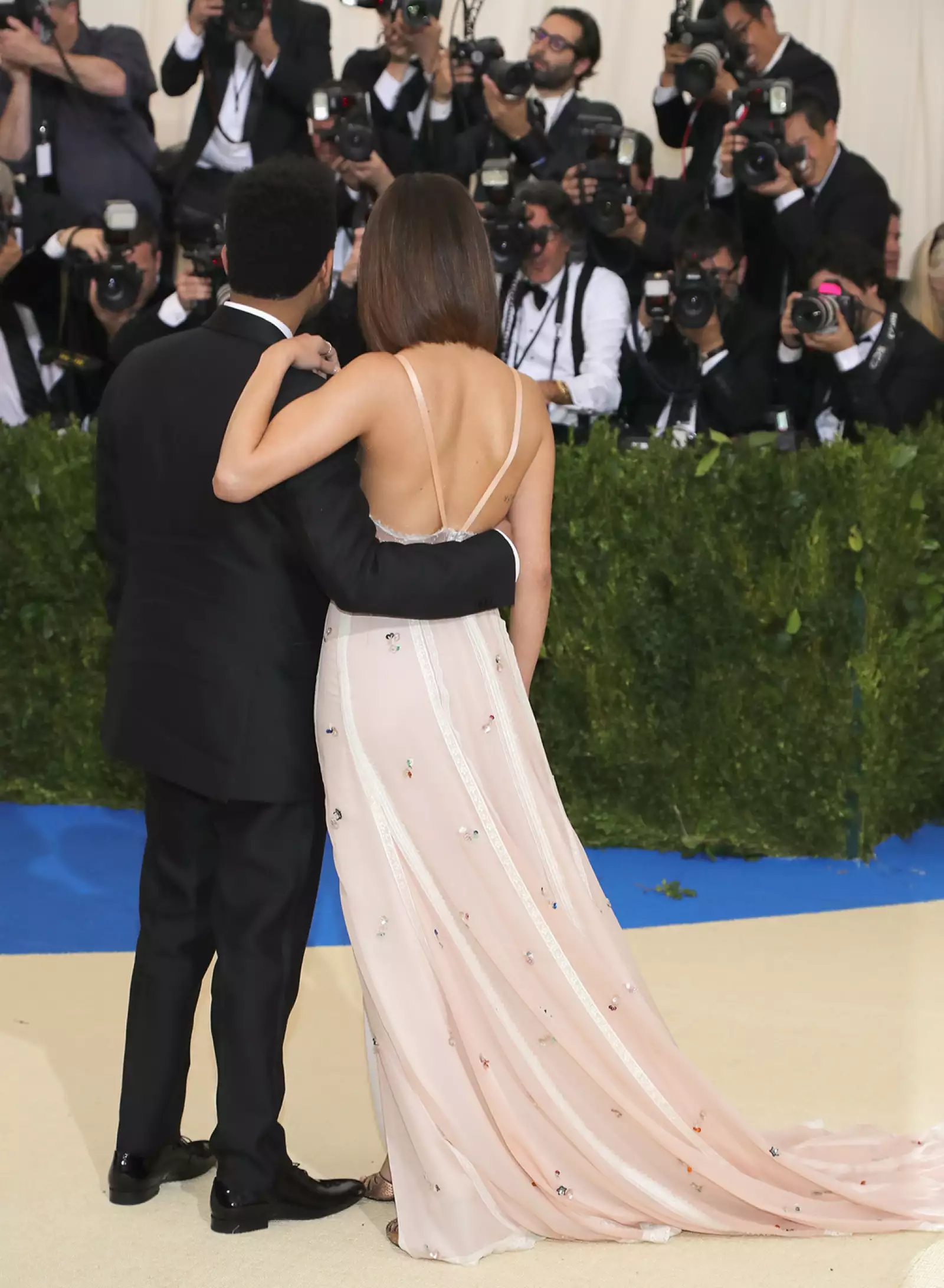 US-"REI-KAWAKUBO/COMME-DES-GARCONS:-ART-OF-THE-IN-BETWEEN"-COSTU