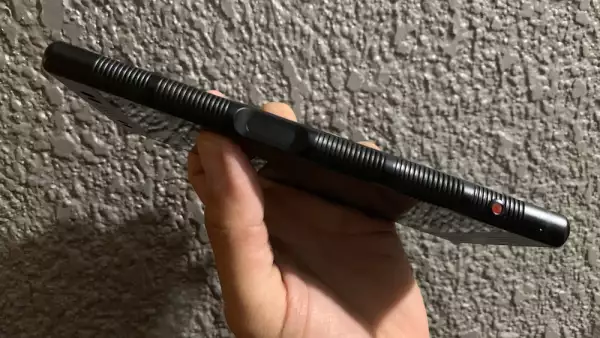 El equipo tiene un cuerpo de aluminio y pantalla de 5.7 pulgadas LCD