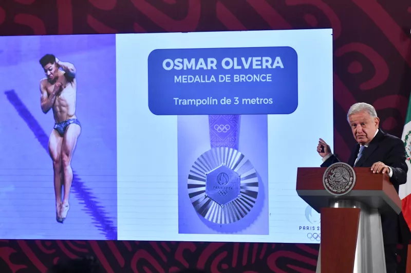 AMLO felicita a Osmar Olvera por ganar medalla para México... y para el Ejército