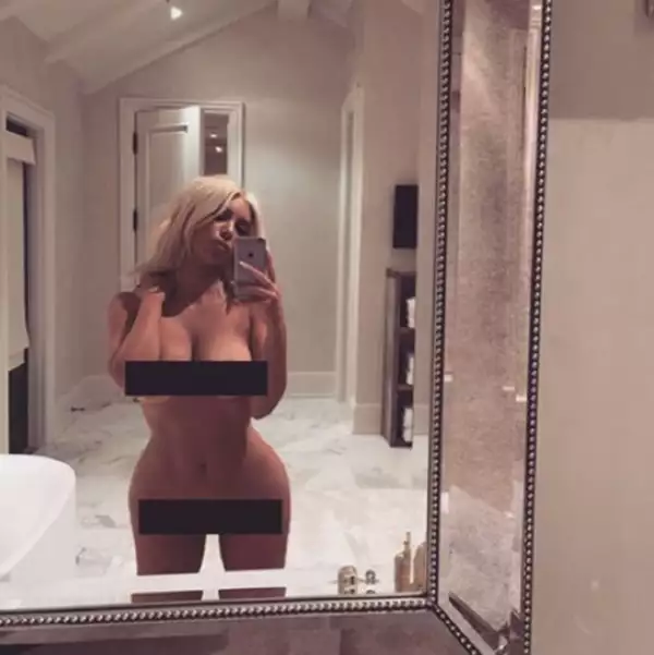 Hace unas semanas Kim causó furor en las redes tras publicar esta fotografía desnuda.