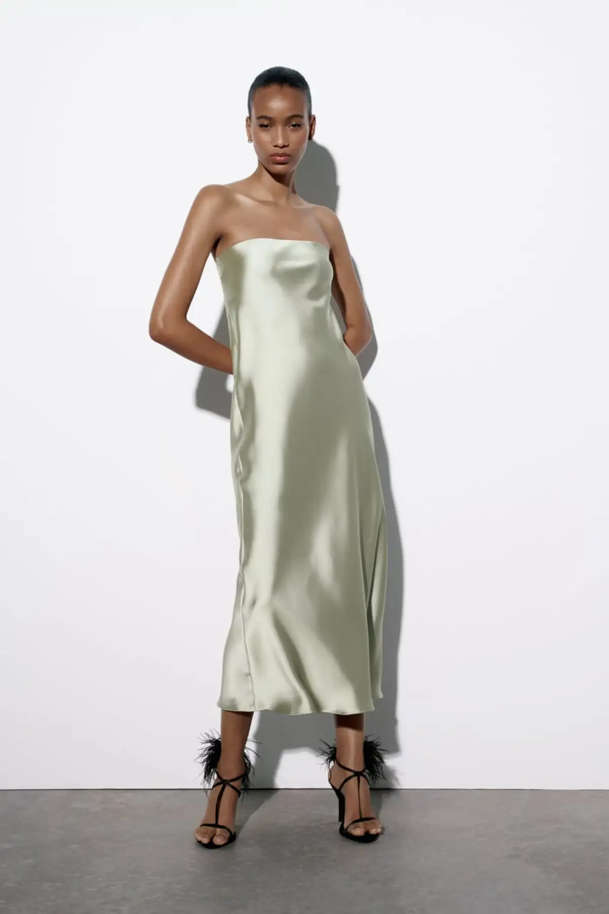 Vestido satinado de zara