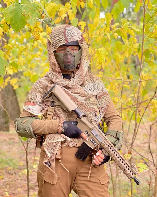 Anastasiia Lenna en prácticas militares