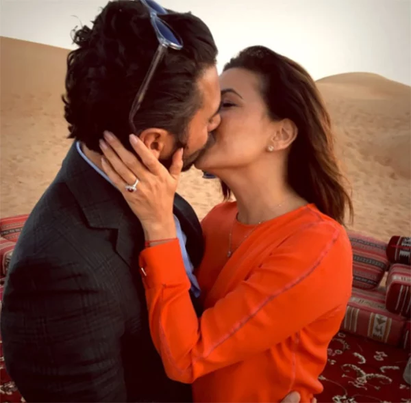 Con esta foto Eva anunció su compromiso con Pepe Bastón.