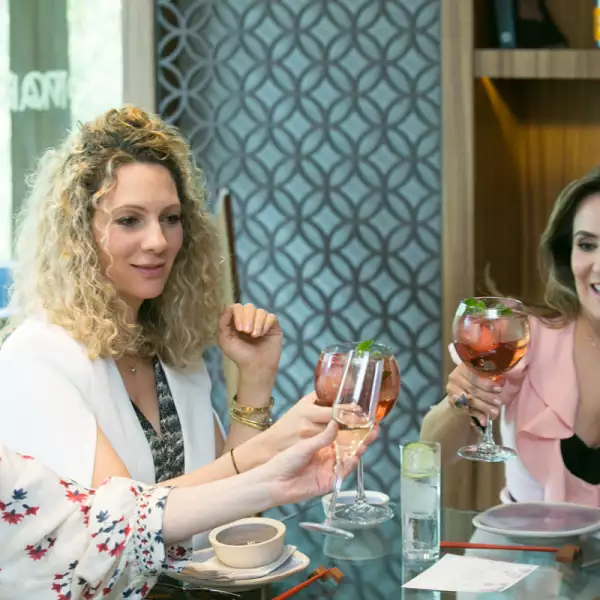 Comida It Girl + Makoto