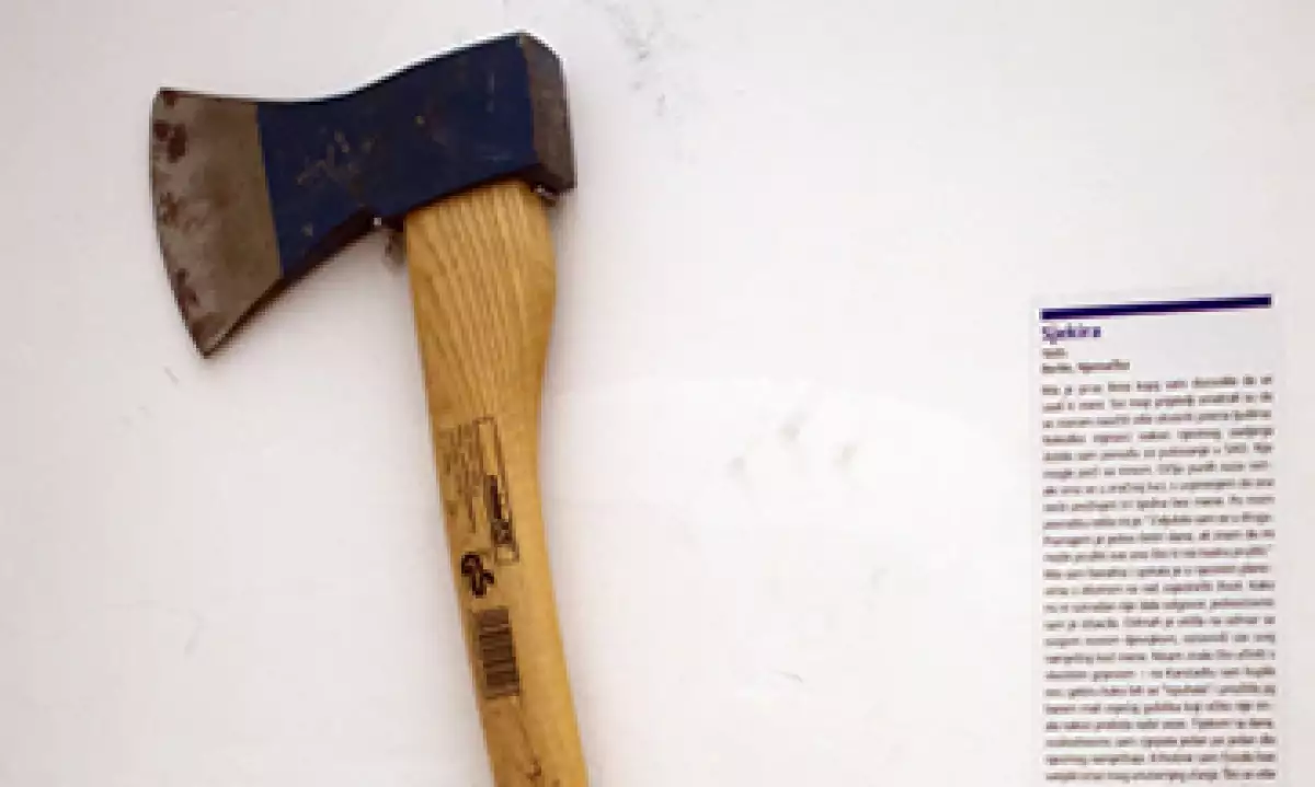 Proveniente de Berlín, el hacha fue usada por una mujer para romper los muebles que su novia había dejado tras marcharse. (Foto: AP)