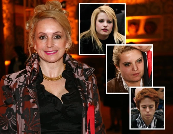 Francesca Ramos es la primer esposa de Marcelo Ebrard y sus hijos son: Francesca, Anne Nicole y Marcelo.
