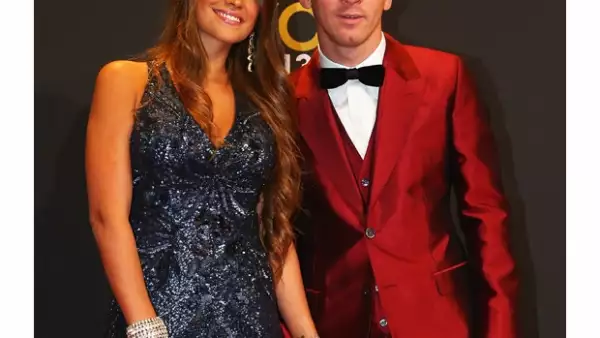 Antonella Rocuzzo y Messi hacen una elegante pareja.
