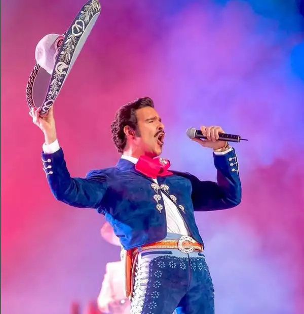 Bioserie Vicente Fernández.jpg