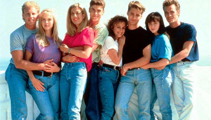 Este domingo se cumplieron 25 años del estreno de la famosa serie juvenil de los 90, ¡seguro la viste! Por ello te presentamos algunas razones por las que seguramente te gustaría verla de nuevo.