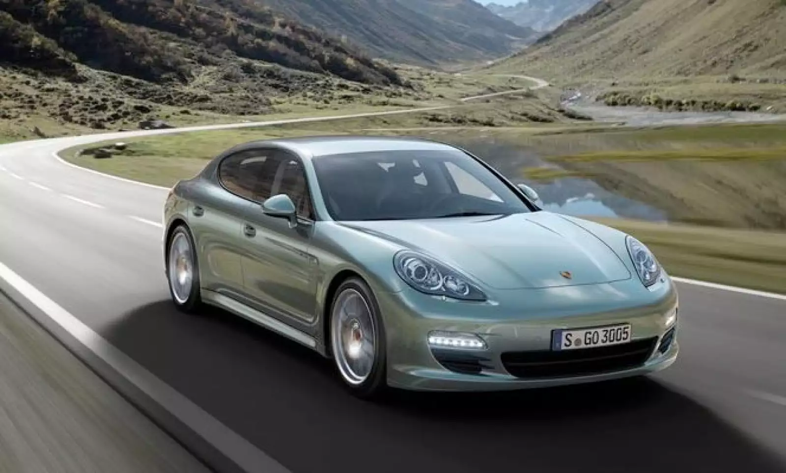 La automotriz presentó la nueva versión del modelo Panamera, pero ahora con motor a diesel, lo cual le permite mejorar su rendimiento de gasolina.