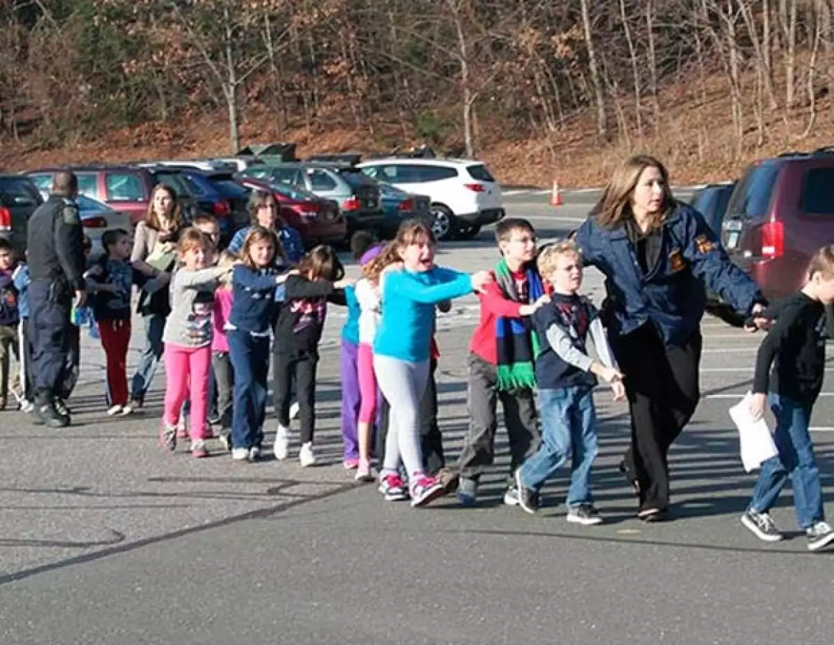 Una fuente con conocimiento de la investigación dijo que entre los fallecidos hay 10 niños.