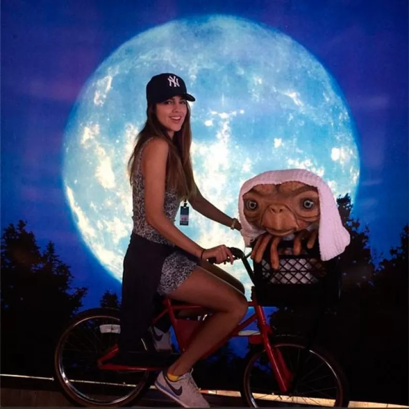 La actriz mexicana y Glenda Reyna visitaron el parque de diversiones y publicaron varias fotografías de su divertida experiencia.