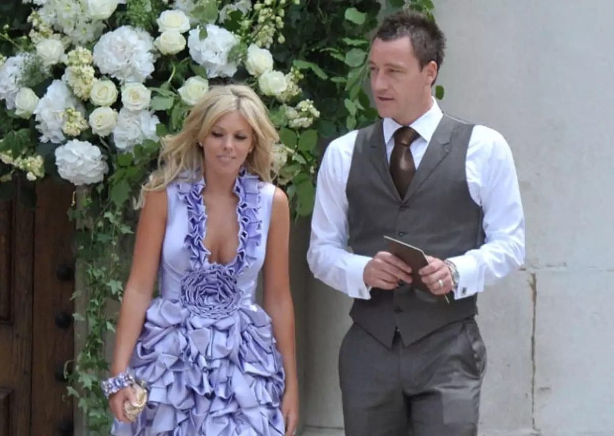 John Terry se vio envuelto en el escándalo tras haberle sido infiel a su esposa con la novia de su compañero de equipo.