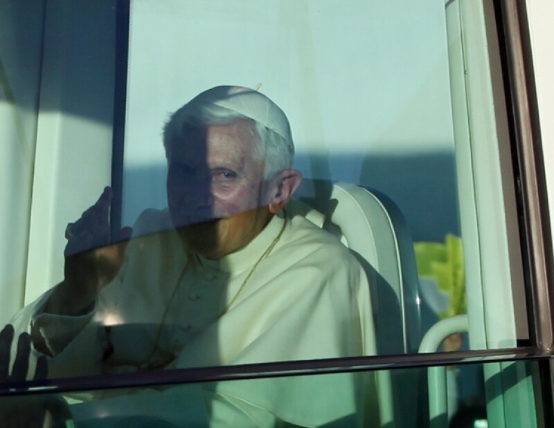 Dos vehículos fueron traídos desde Roma, el que Benedicto XVI usó ya en México, mientras que el otro fue enviado a Cuba.