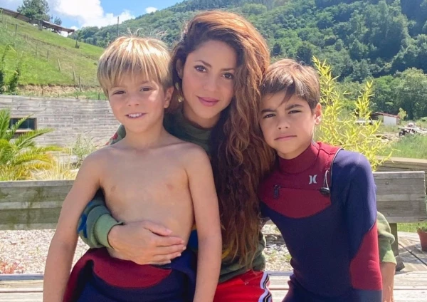 Shakira y sus hijos Sasha y Milan