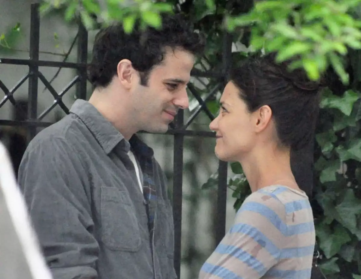 Testigos aseguran que la química que derrocha la pareja artística en las escenas de la cinta "Mania Days" podría haberse extrapolado a la realidad.