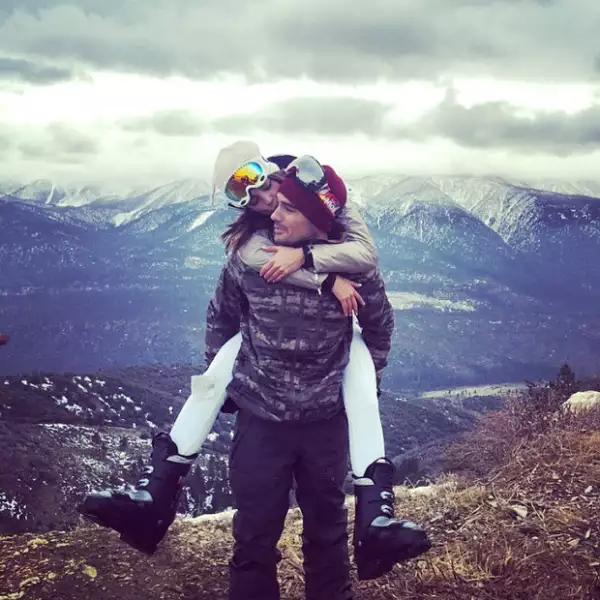 Eiza y DJ Cotrona disfrutaron hace poco de un día de esquí en California.