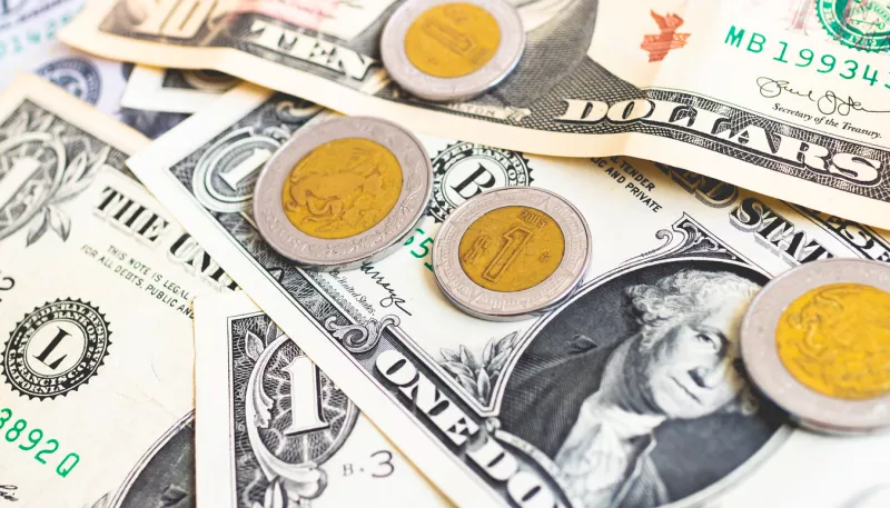Peso cierra con apreciación semanal frente al dólar