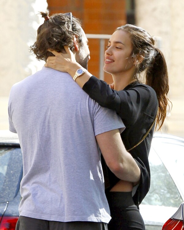 Bradley Cooper e Irina Shayk tuvieron un sexy y romántico momento en las calles de Londres.