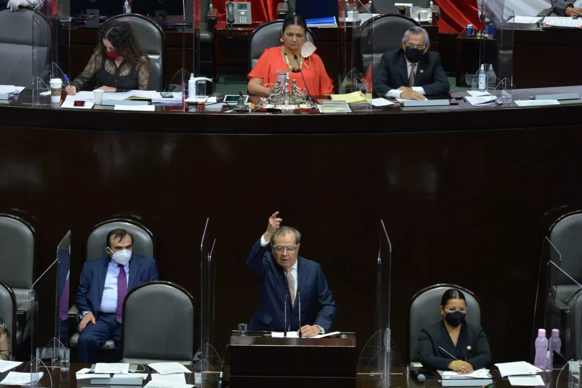 Porfirio Muñoz Ledo y Dulce María Sauri en la sesión en que se discutió la reforma del poder Judicial.