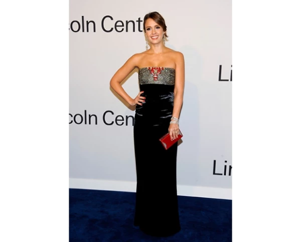 Jessica Alba sabe resaltar su figura.