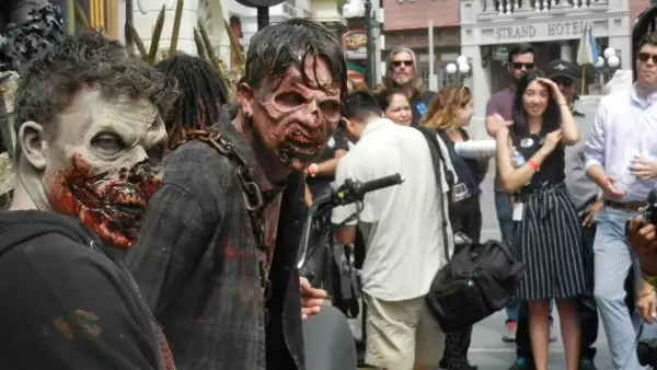 El parque temático está basado en la popular serie de televisión de zombies The Walking Dead. 