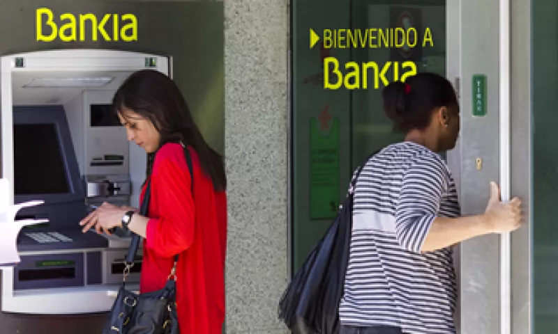 Bankia planea cerrar  1,177 oficinas en España. (Foto: AP)