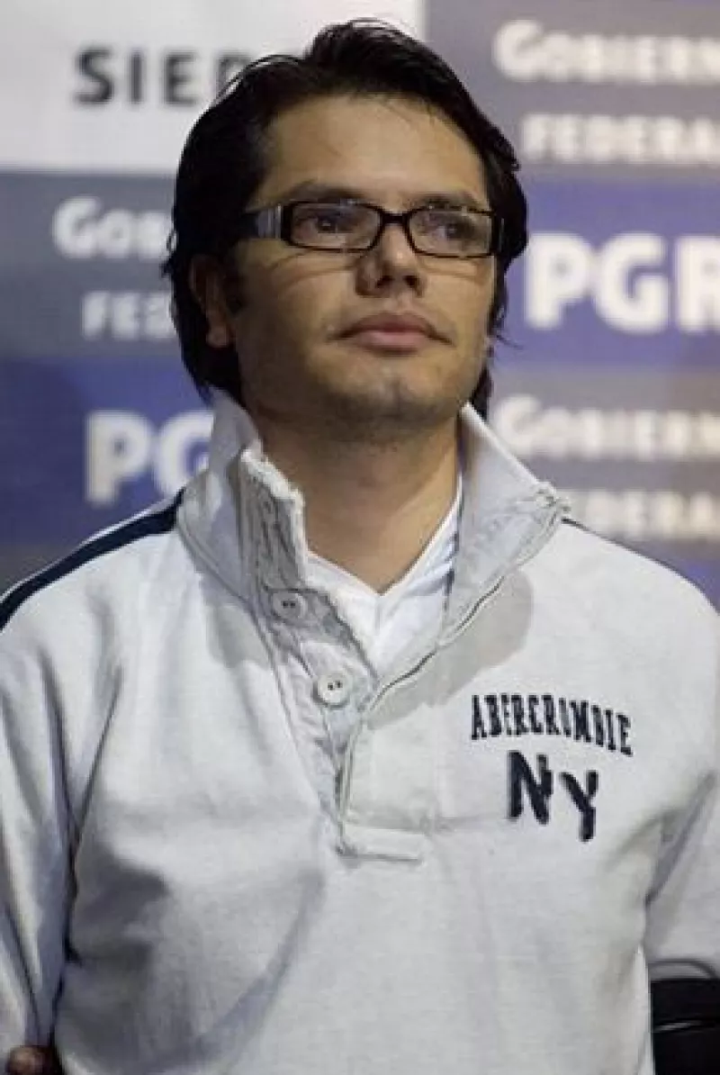 La nueva generación de narcotráficantes se preparan: estudian en el extranjero, viven bien y visten ropa de marca, comparado con sus padres que no tenían clase ni estudios.