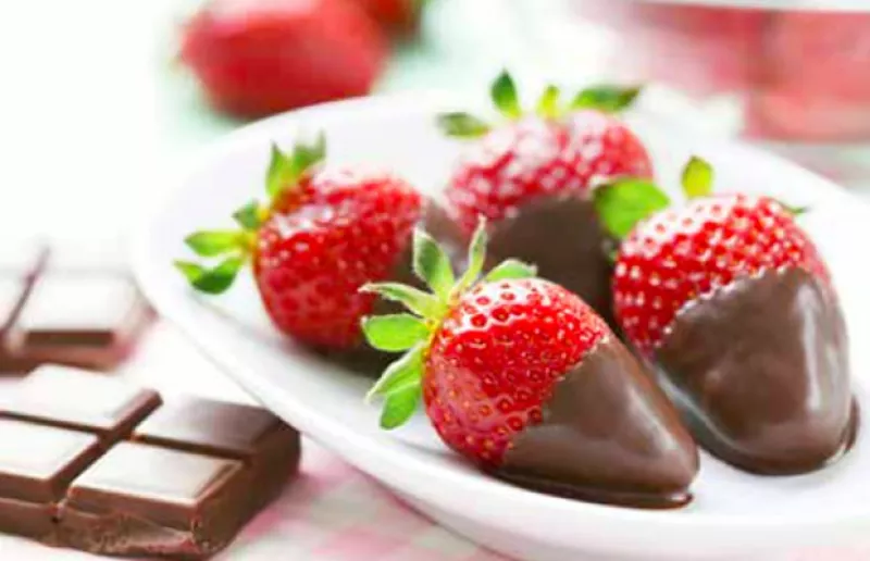 Con motivo de San Valentín, la reconocida chef mexicana compartió para Quién® deliciosos postres, ideales para una cena romántica.